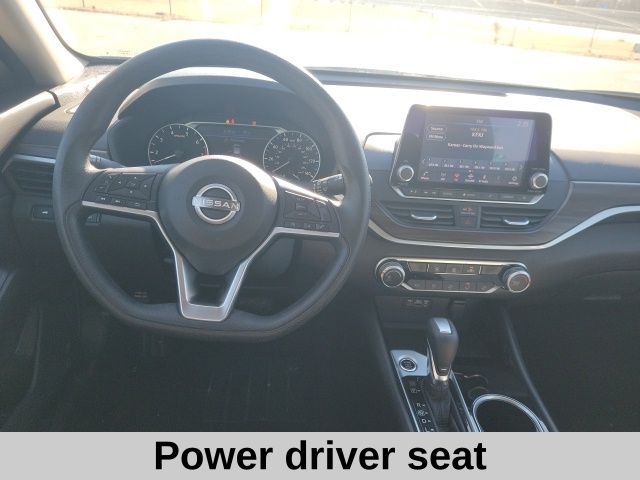 2024 Nissan Altima 2.5 SV photo 2
