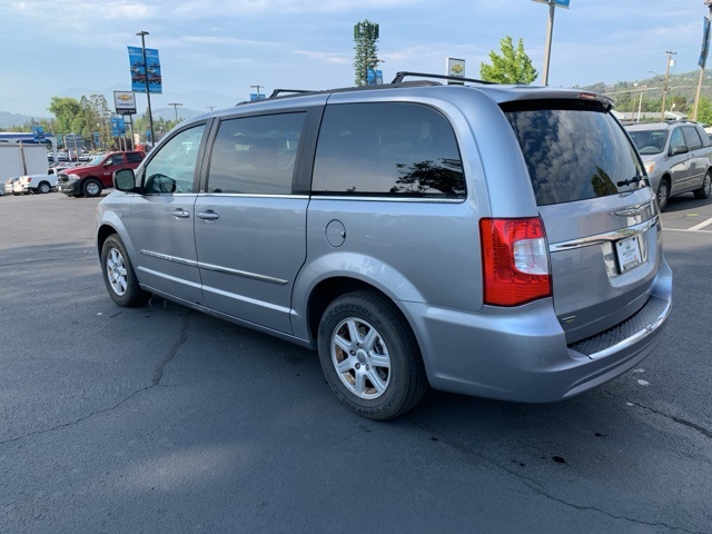 2013 Chrysler Town & Country Touring photo 4