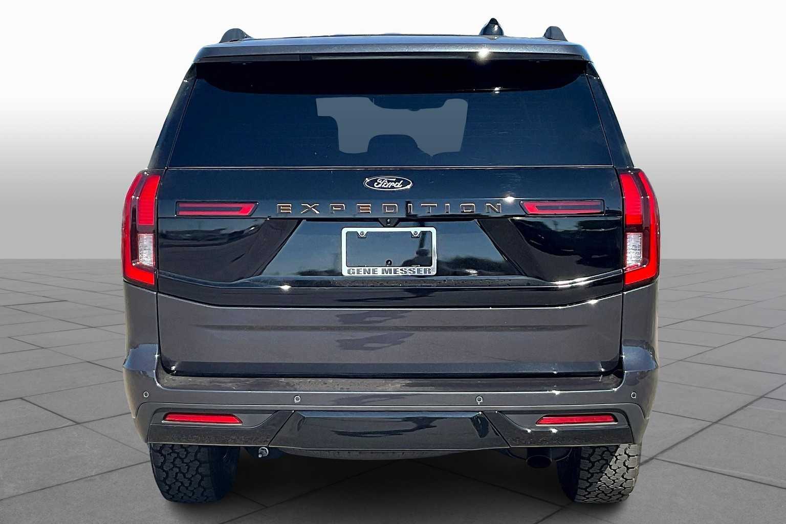 2025 Ford Expedition photo 4