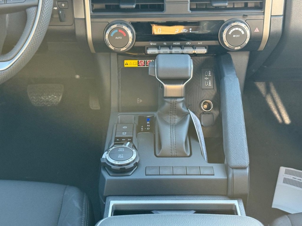 2025 Toyota Tacoma SR5 4x4 Double Cab photo 8