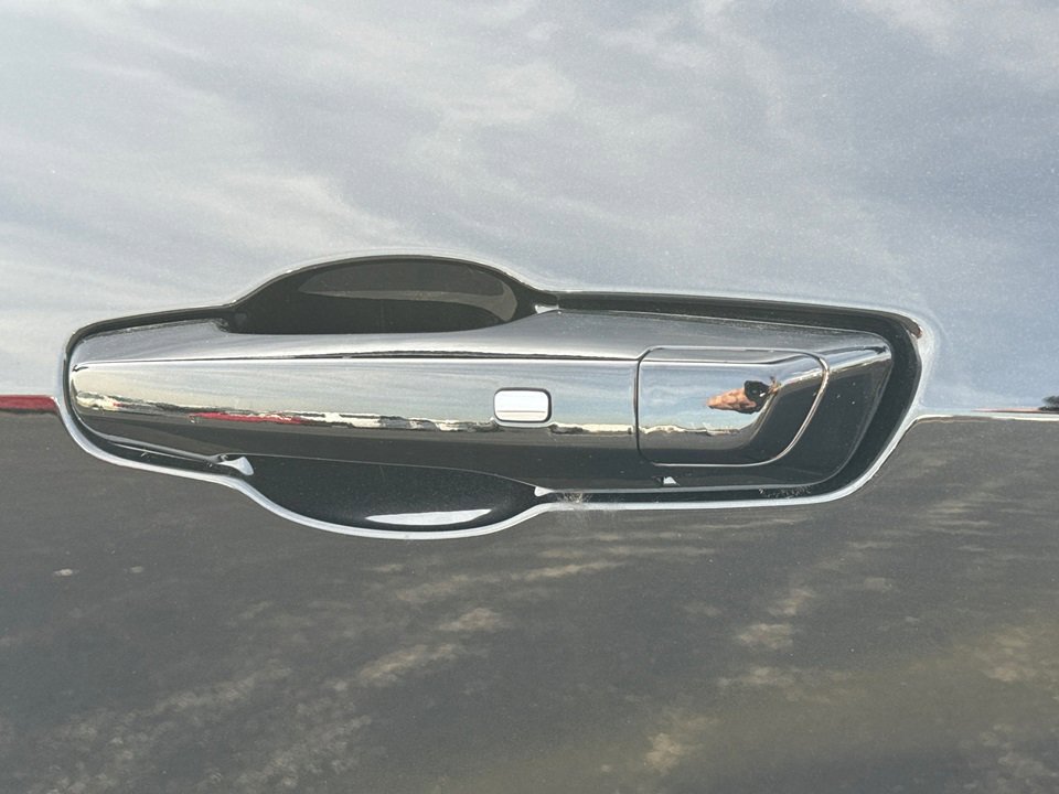 2025 GMC ACADIA - Image 12