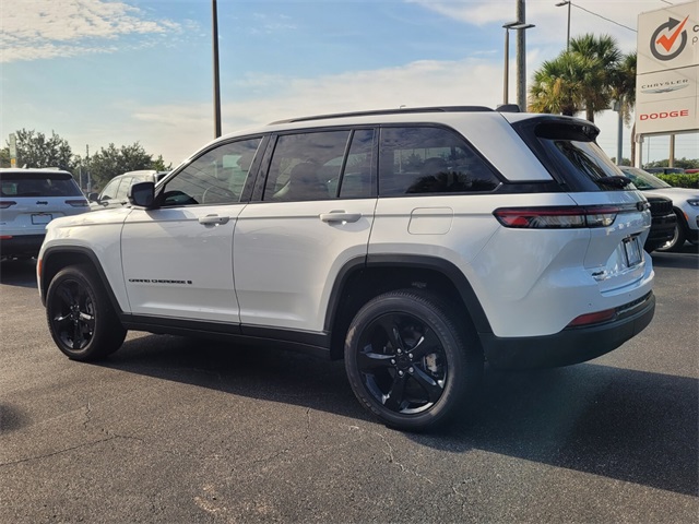 2025 Jeep Grand Cherokee Altitude photo 5