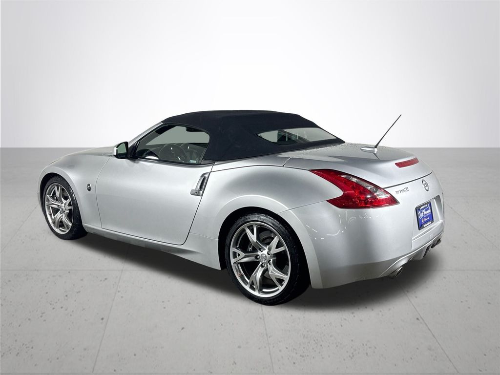 2011 Nissan 370Z Touring photo 8