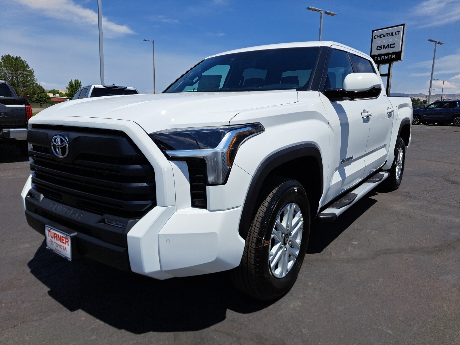 2025 Toyota Tundra SR5 CrewMax photo 8