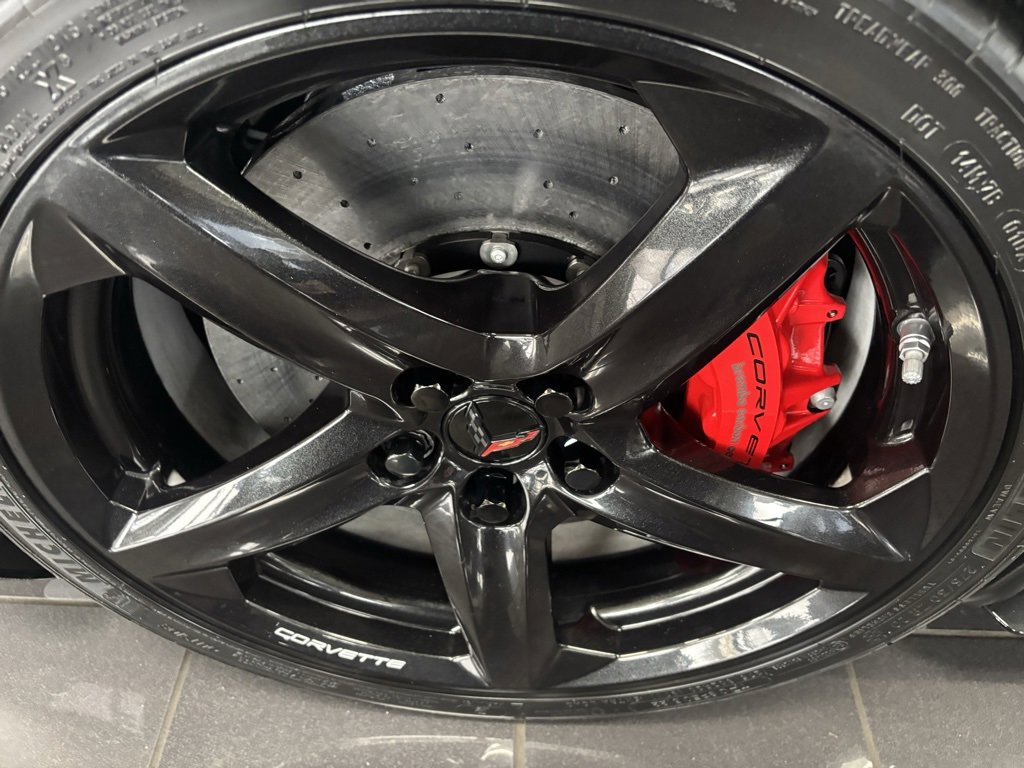 2026 Chevrolet Corvette E-Ray 2LZ photo 3