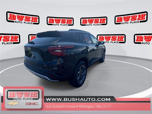 2025 Chevrolet Trax LT photo 2