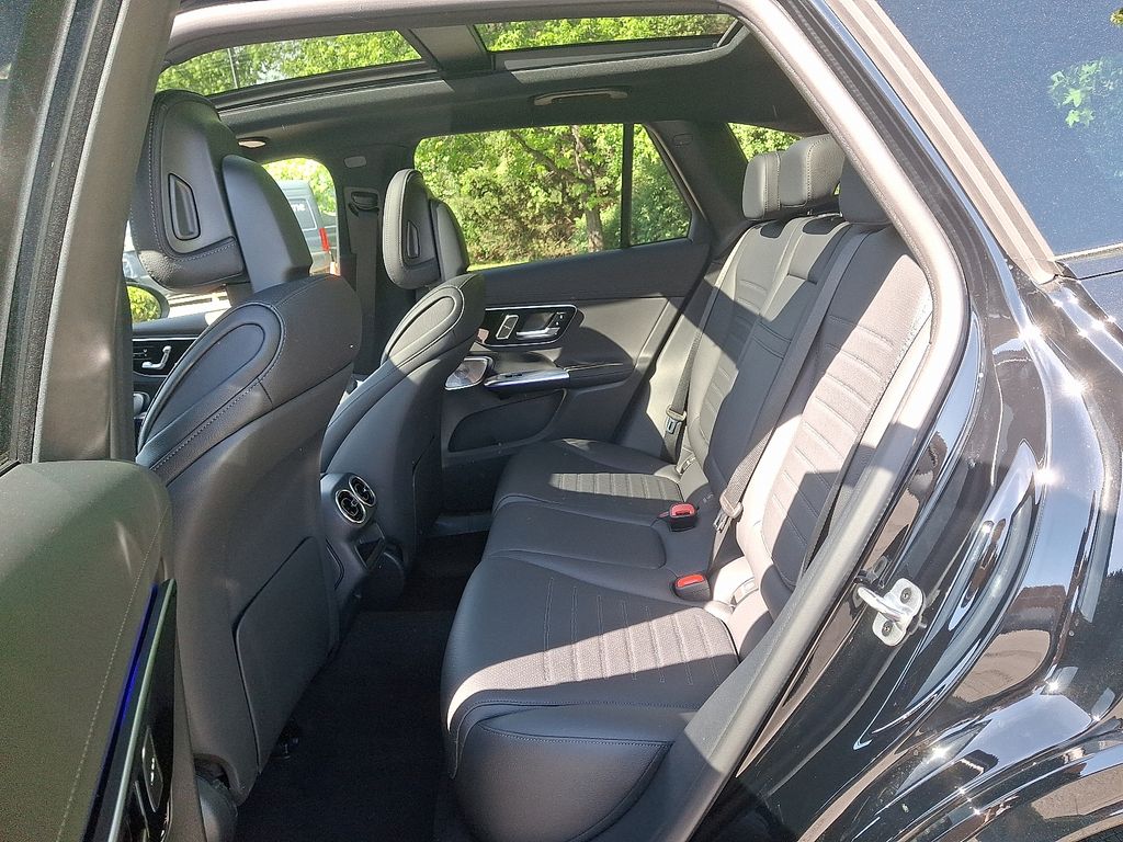 2025 Mercedes Benz GLC 350e 4MATIC photo 6