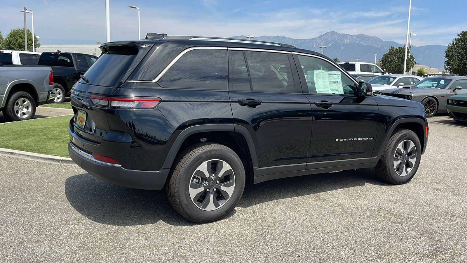 2024 Jeep Cherokee Limited 4xe photo 3