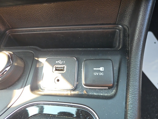 2020 Jeep Cherokee Altitude photo 16