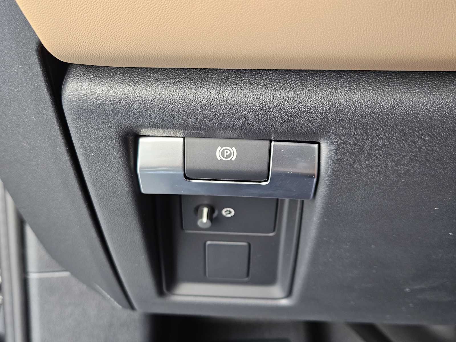 2025 Land Rover Defender 130 V8 photo 20