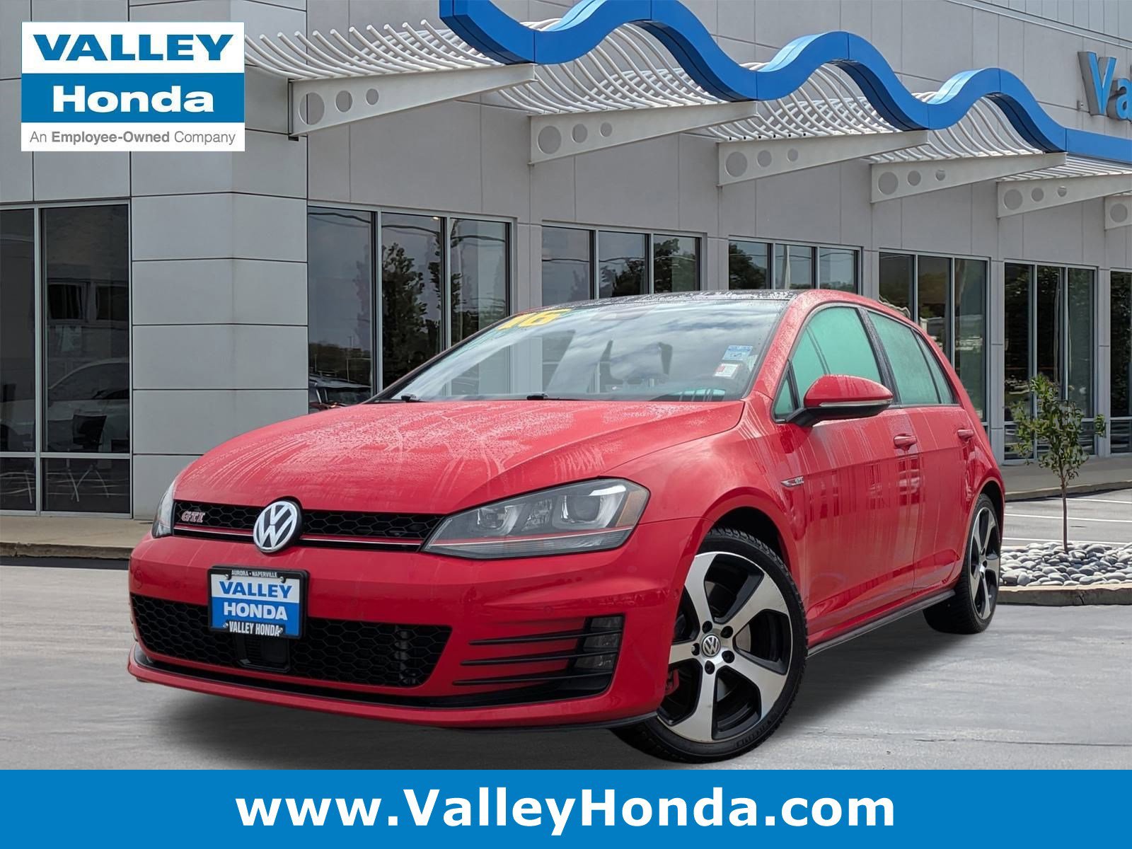 2016 Volkswagen Golf GTI SE's photo