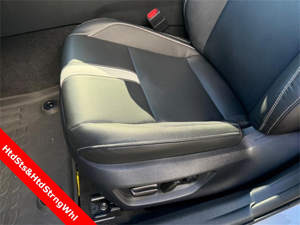 2025 Toyota Camry SE photo 14