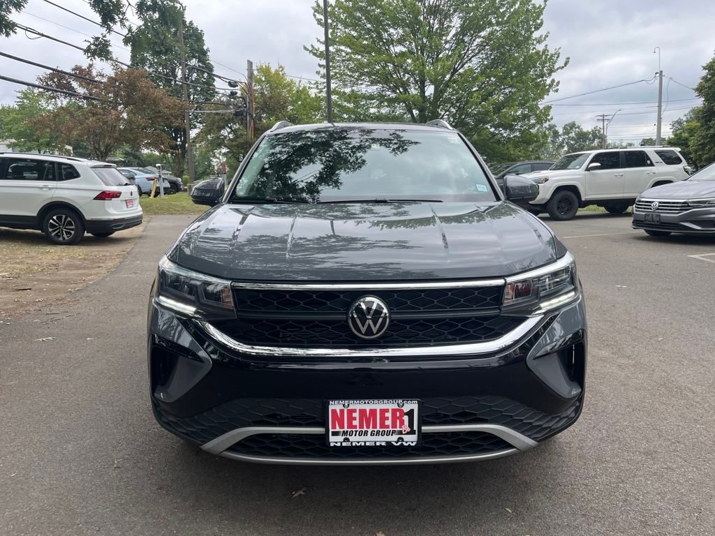2022 Volkswagen Taos SE photo 3