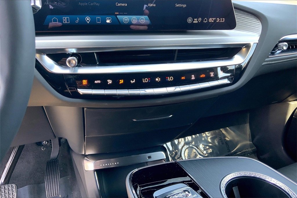 2025 Cadillac Lyriq Luxury photo 25
