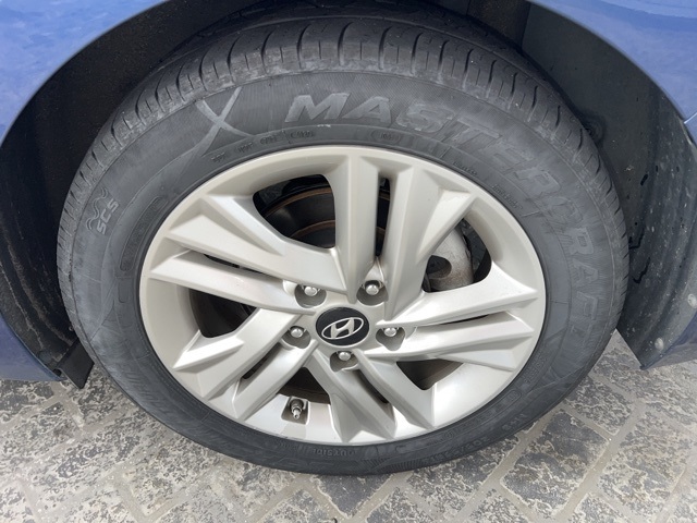 2019 Hyundai Elantra SEL photo 3