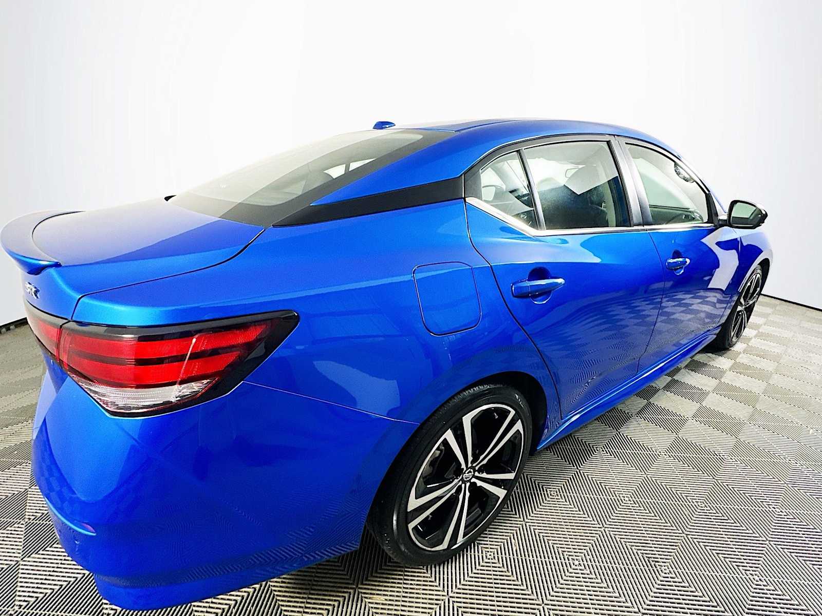 2023 Nissan Sentra SR photo 4