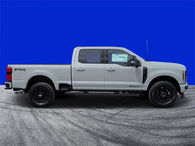 2025 Ford F-350 Lariat photo 2