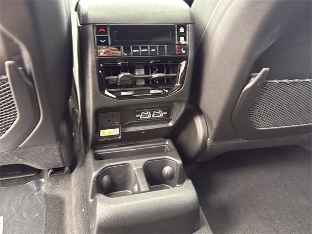 2025 Jeep Grand Cherokee Limited photo 17