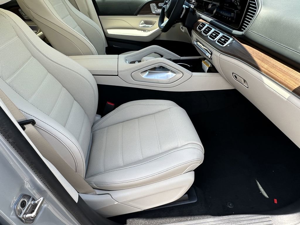 2025 Mercedes Benz GLS 450 4MATIC photo 15