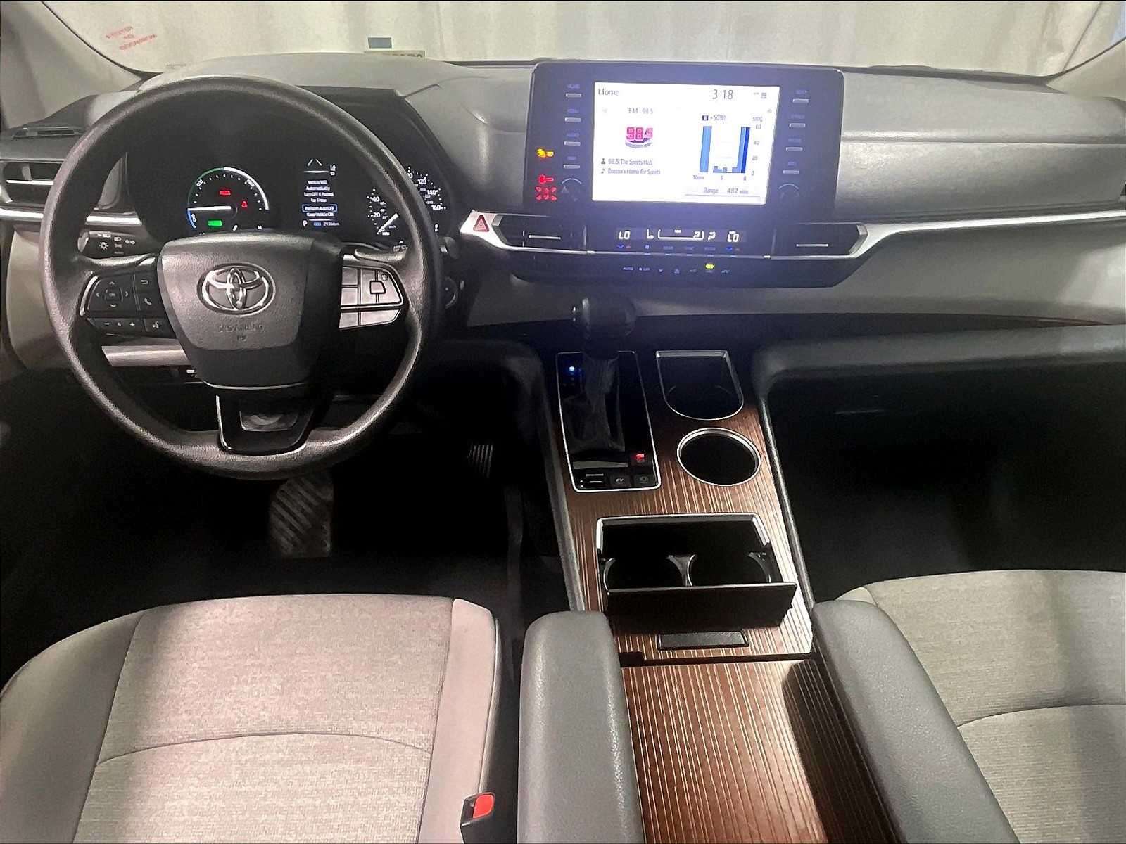 2024 Toyota Sienna LE photo 21