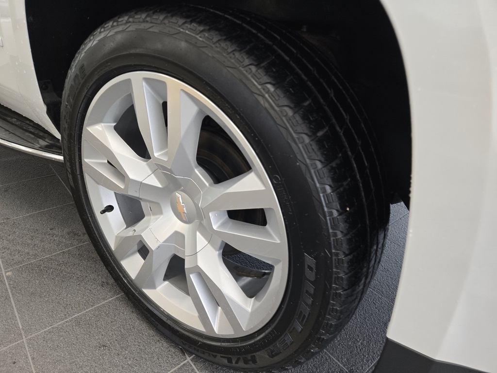2017 Chevrolet Suburban Premier photo 6