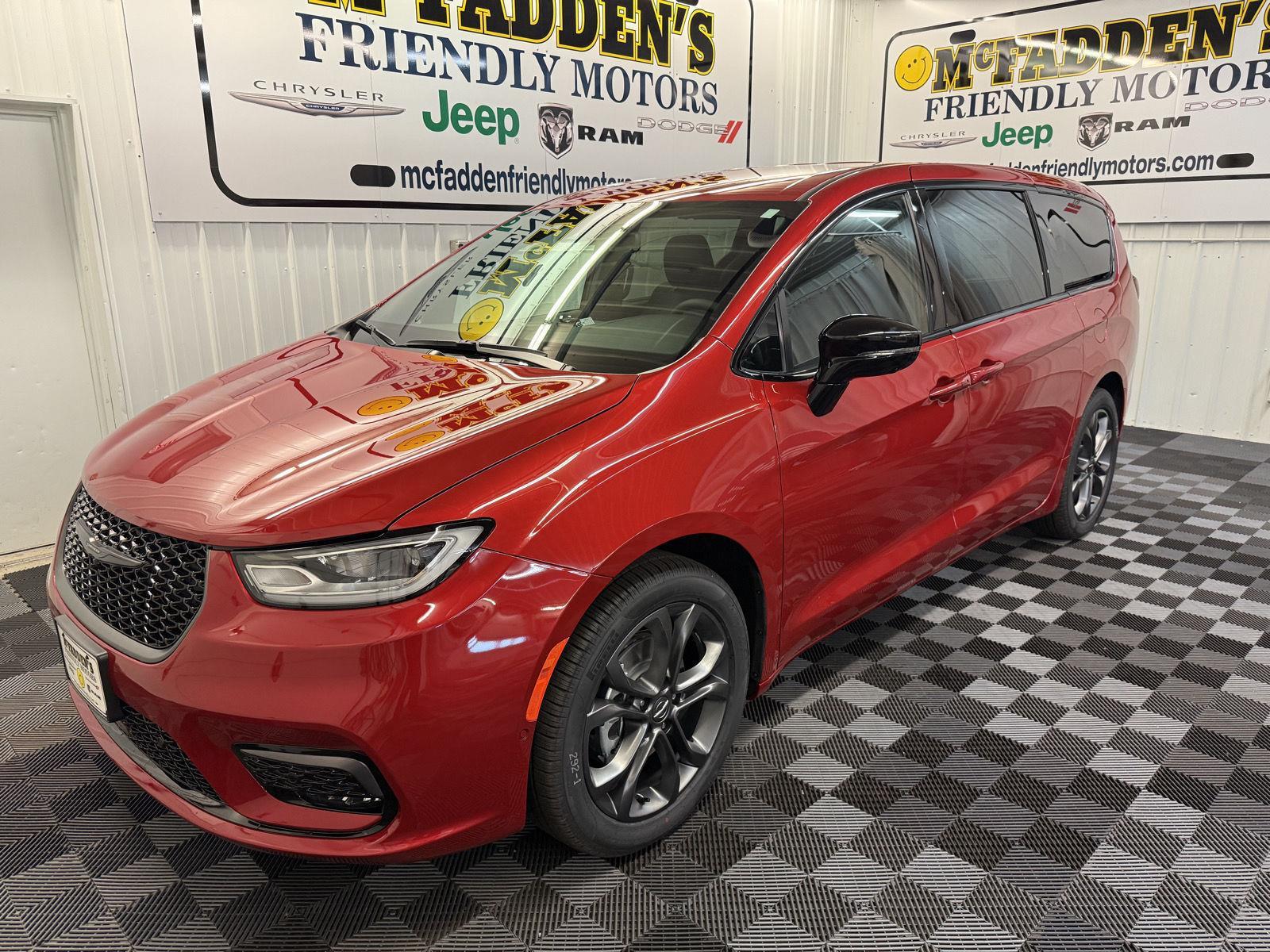 2026 Chrysler Pacifica photo 36