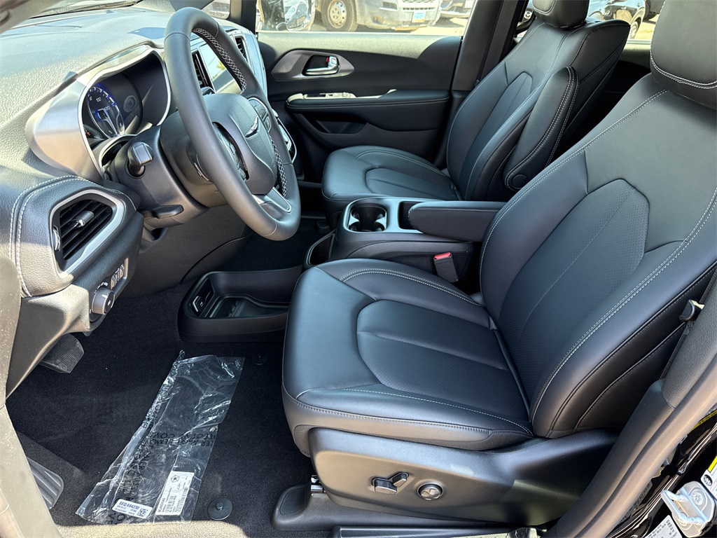2025 Chrysler Pacifica photo 25
