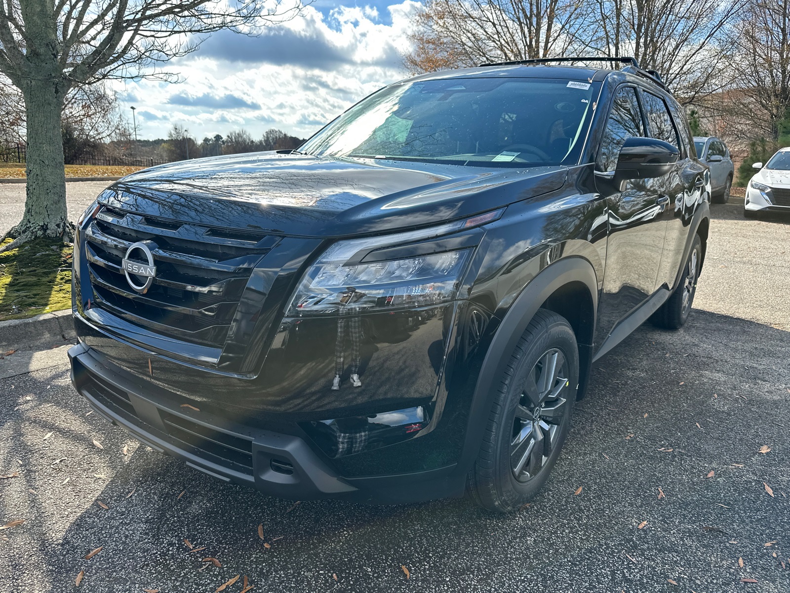 2025 Nissan Pathfinder SV's photo