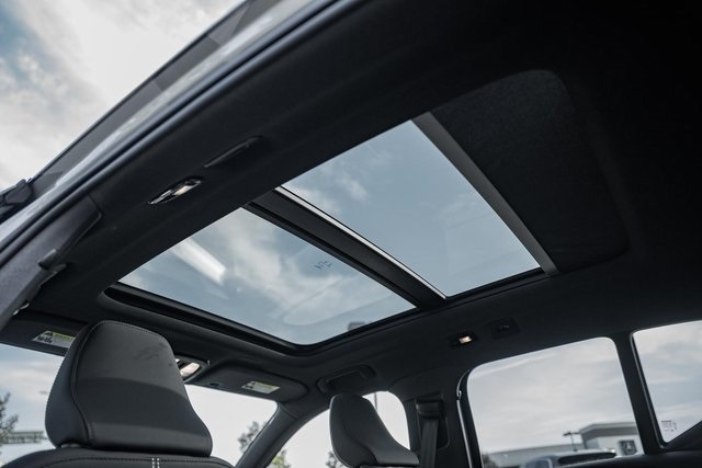 2026 Volvo XC40 photo 30