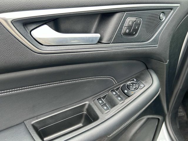 2024 Ford Edge Titanium photo 17