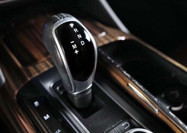 2017 Maserati Levante Base photo 15