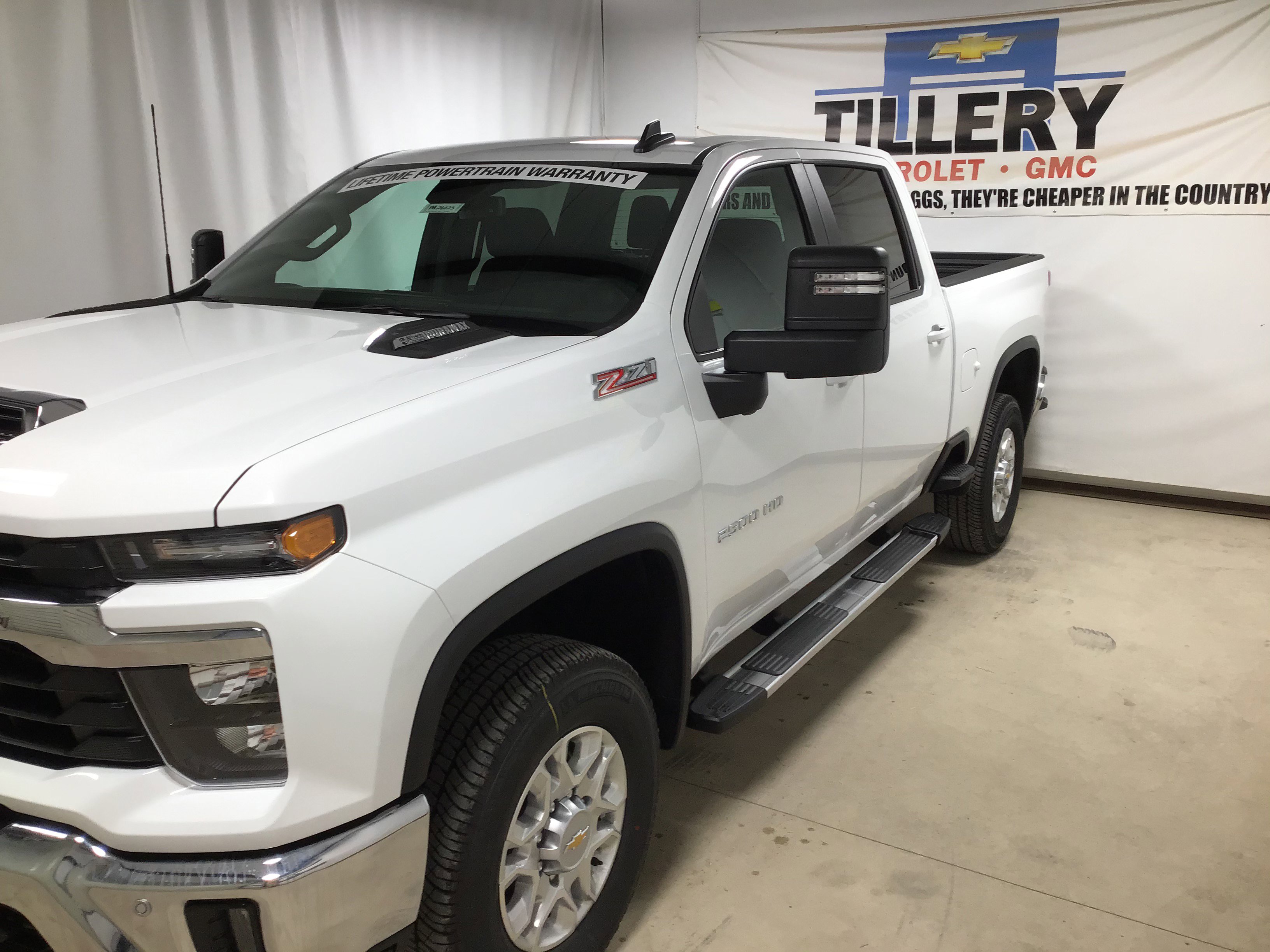 2026 Chevrolet Silverado 2500HD LT photo 3