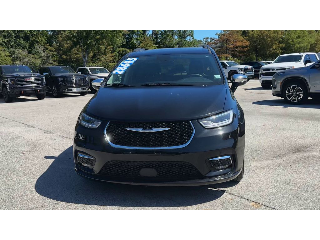 2023 Chrysler Pacifica Limited photo 2