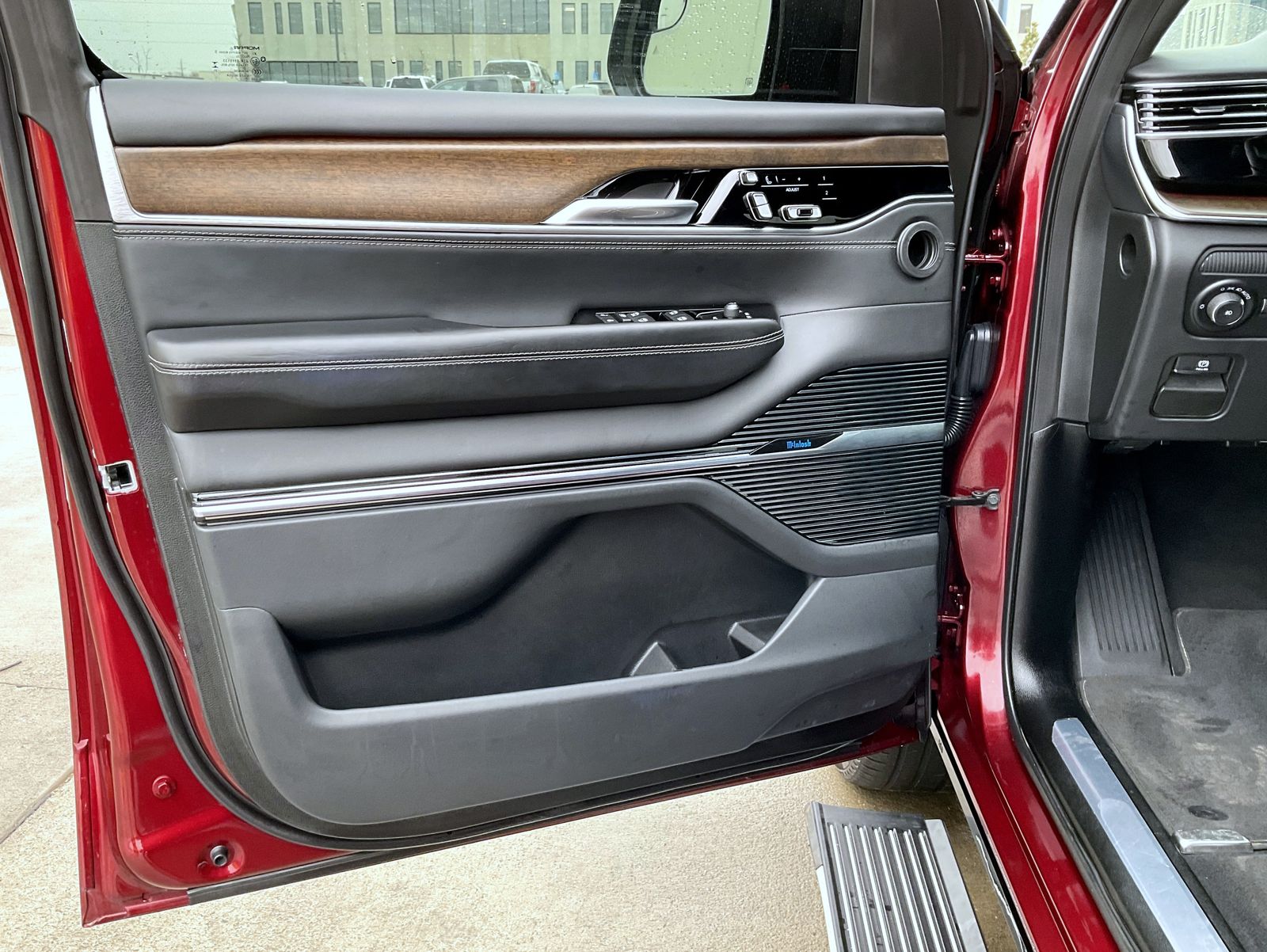 2023 Jeep Grand Wagoneer Series II Limited photo 9