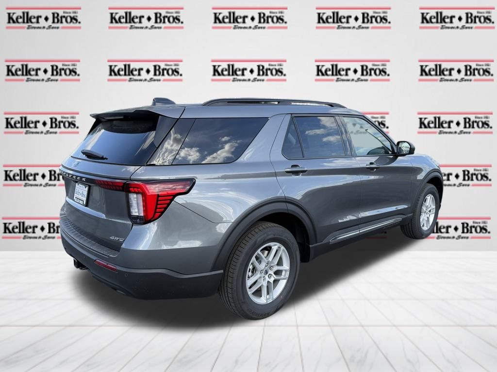 2025 Ford Explorer photo 4