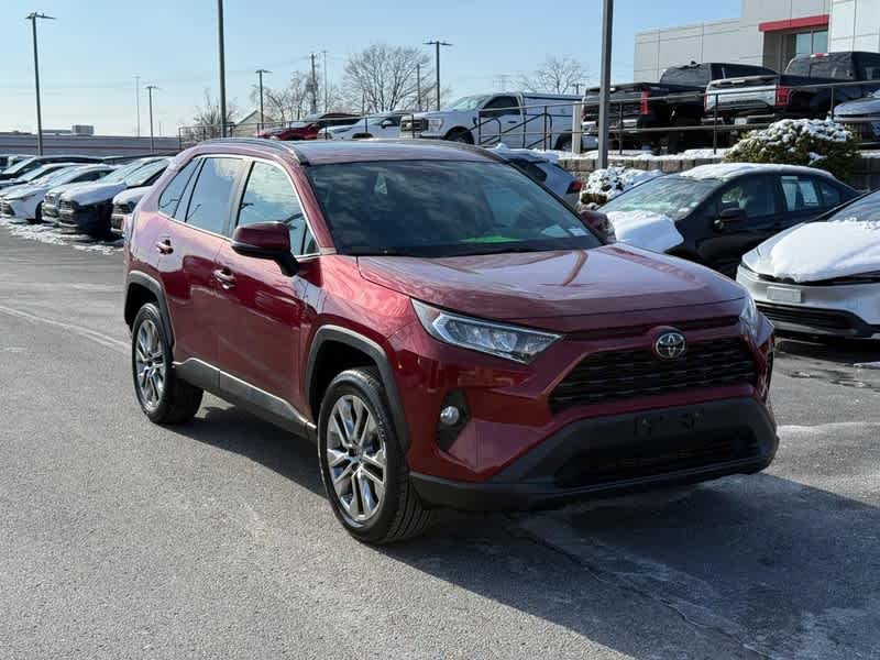 2019 Toyota RAV4 XLE Premium's photo