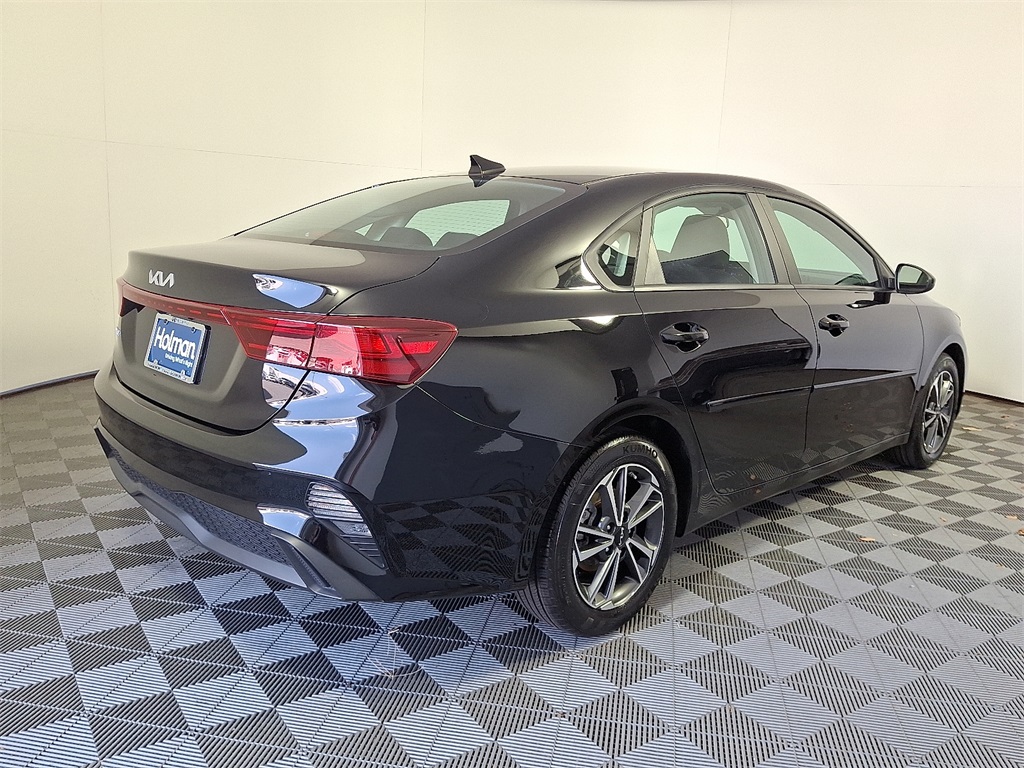 2022 Kia Forte LXS photo 4