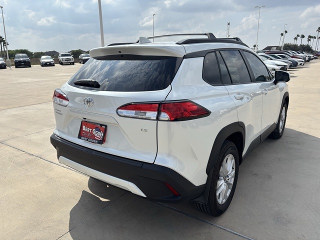 2024 Toyota Corolla Cross LE photo 3