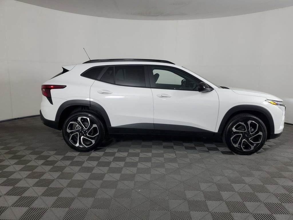 2025 Chevrolet Trax photo 3