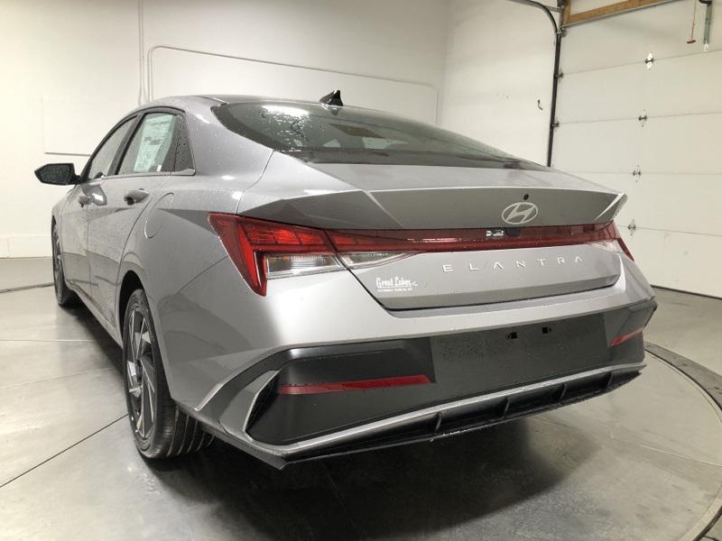 2025 Hyundai Elantra SEL Convenience photo 5