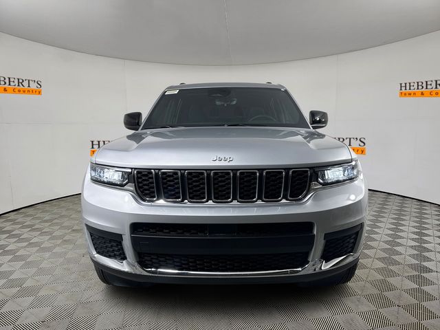 2025 Jeep Grand Cherokee Laredo X photo 2
