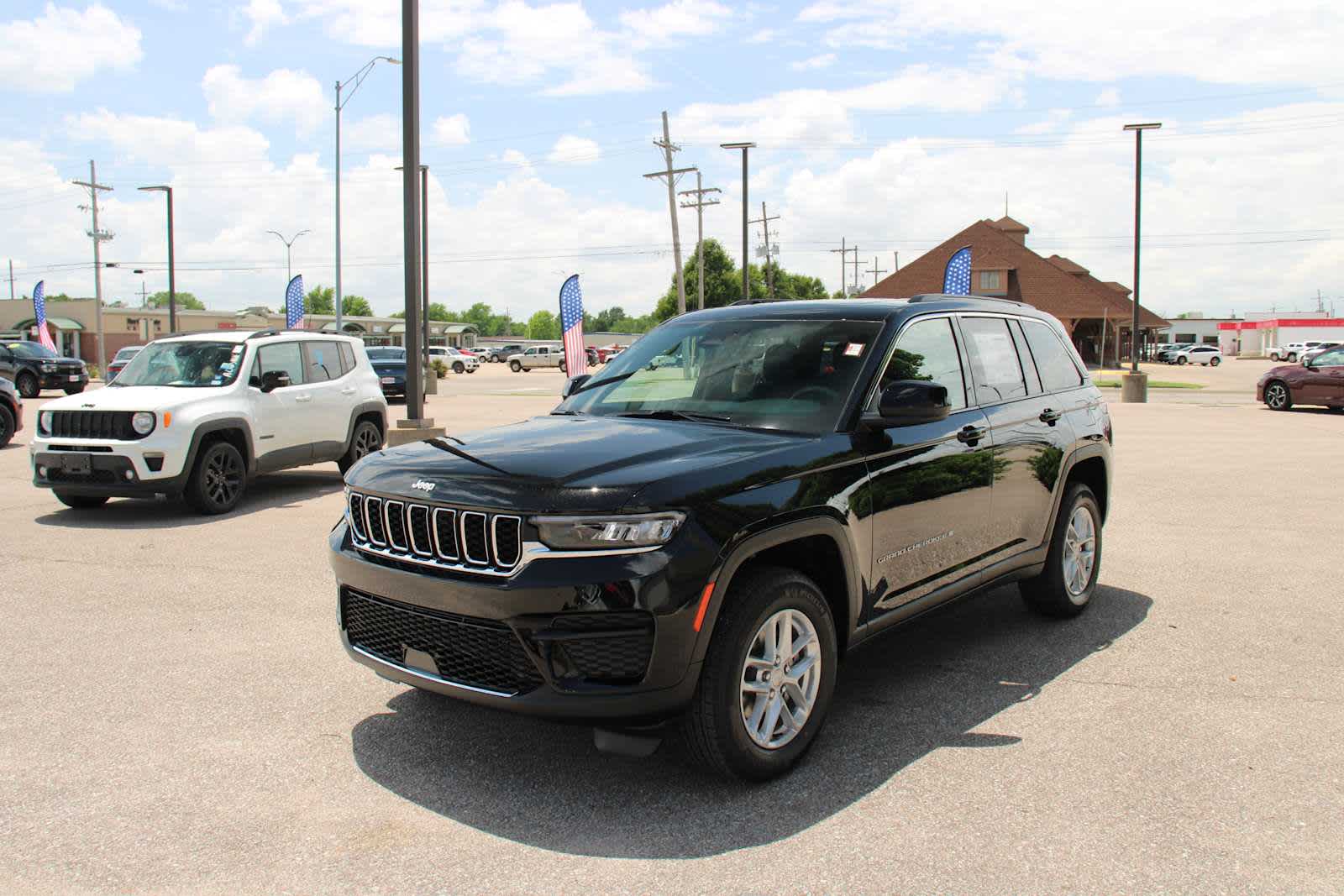 2025 Jeep Grand Cherokee Laredo X photo 4