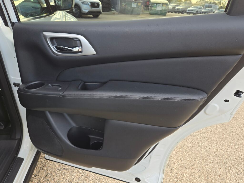 2019 Nissan Pathfinder Platinum photo 4