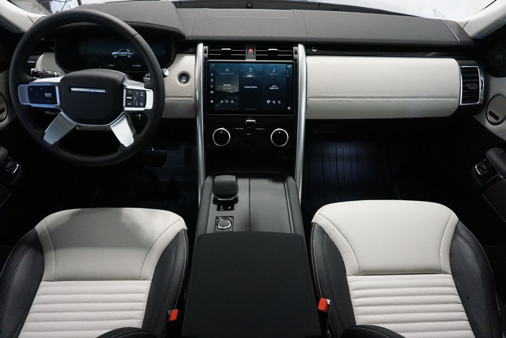 2025 Land Rover Discovery S photo 10