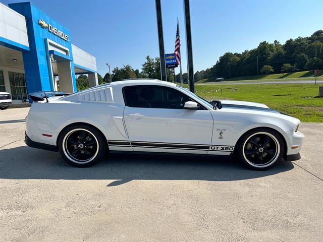 2012 Ford Mustang GT Premium photo 2