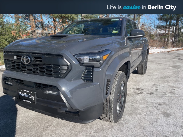 2026 Toyota Tacoma TRD Sport's photo