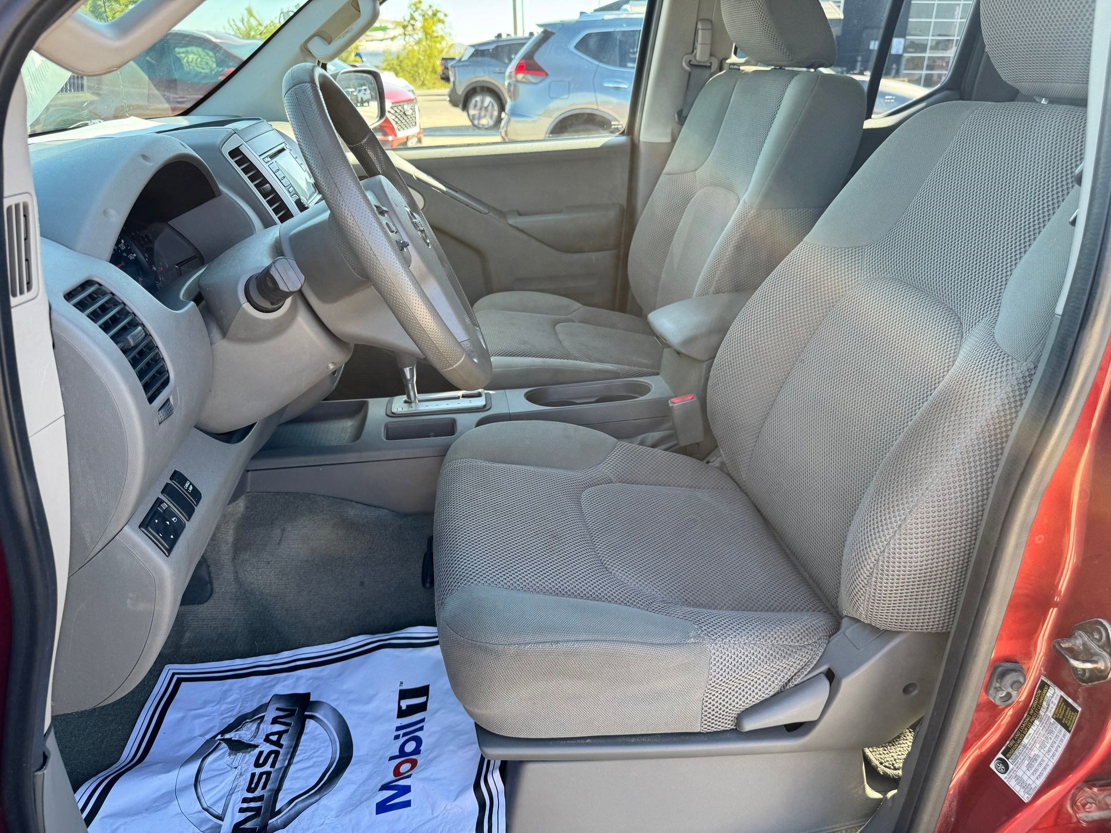 2016 Nissan Frontier SV photo 3
