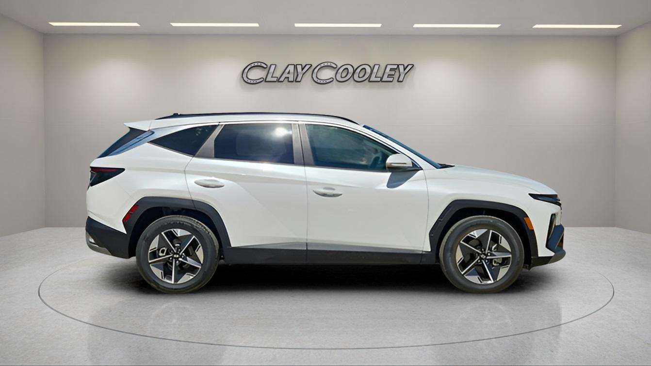 2025 Hyundai Tucson SEL Convenience photo 2