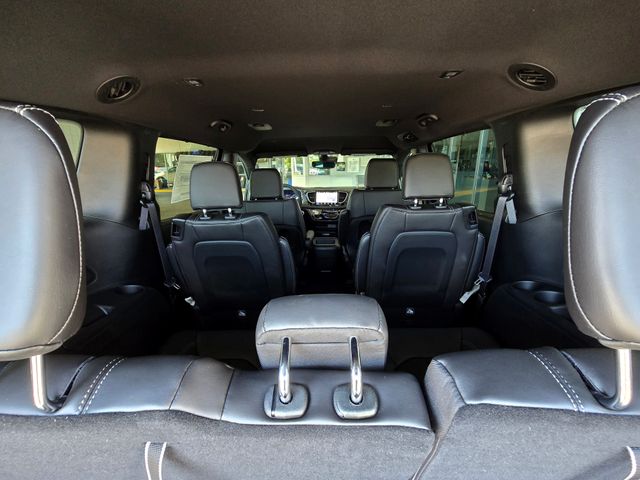 2025 Chrysler Pacifica photo 24