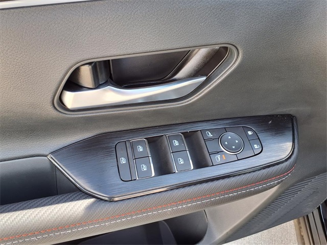 2026 Nissan Kicks SR photo 12